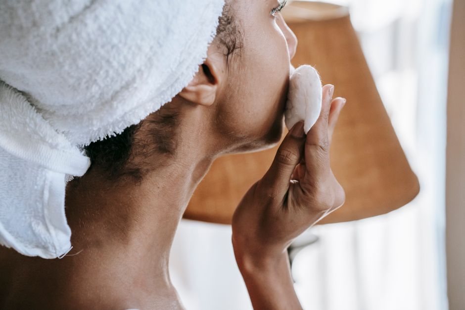 Peau sensible et cycle : construire une routine plus douce